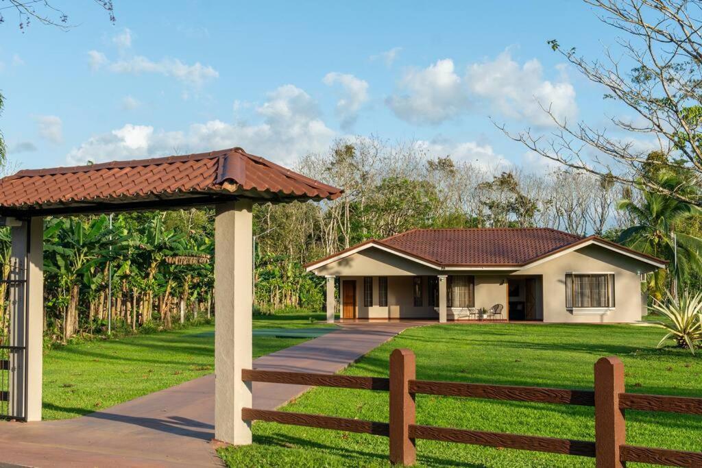 Casa Roble Fortuna La Fortuna Extérieur photo