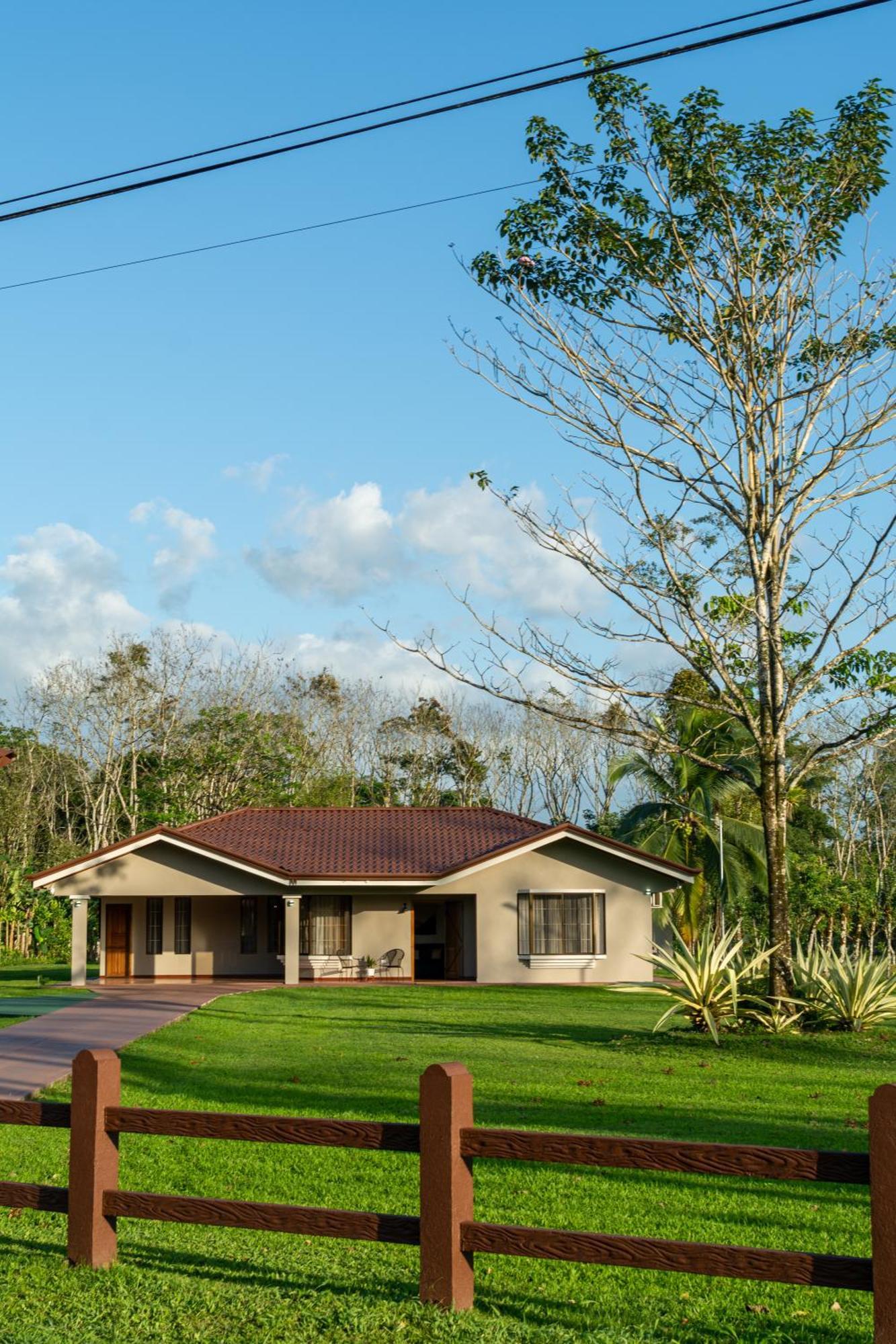 Casa Roble Fortuna La Fortuna Extérieur photo